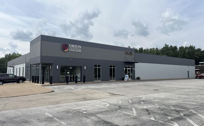 Pictures of Industrial, Retail property located at 3940 ELMORE Avenue, Davenport, IA 52807 for sales - image #1
