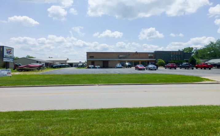 Pictures of Retail, Office, Industrial property located at 879 Bedford Rd, Morris, IL 60450 for sales - image #1