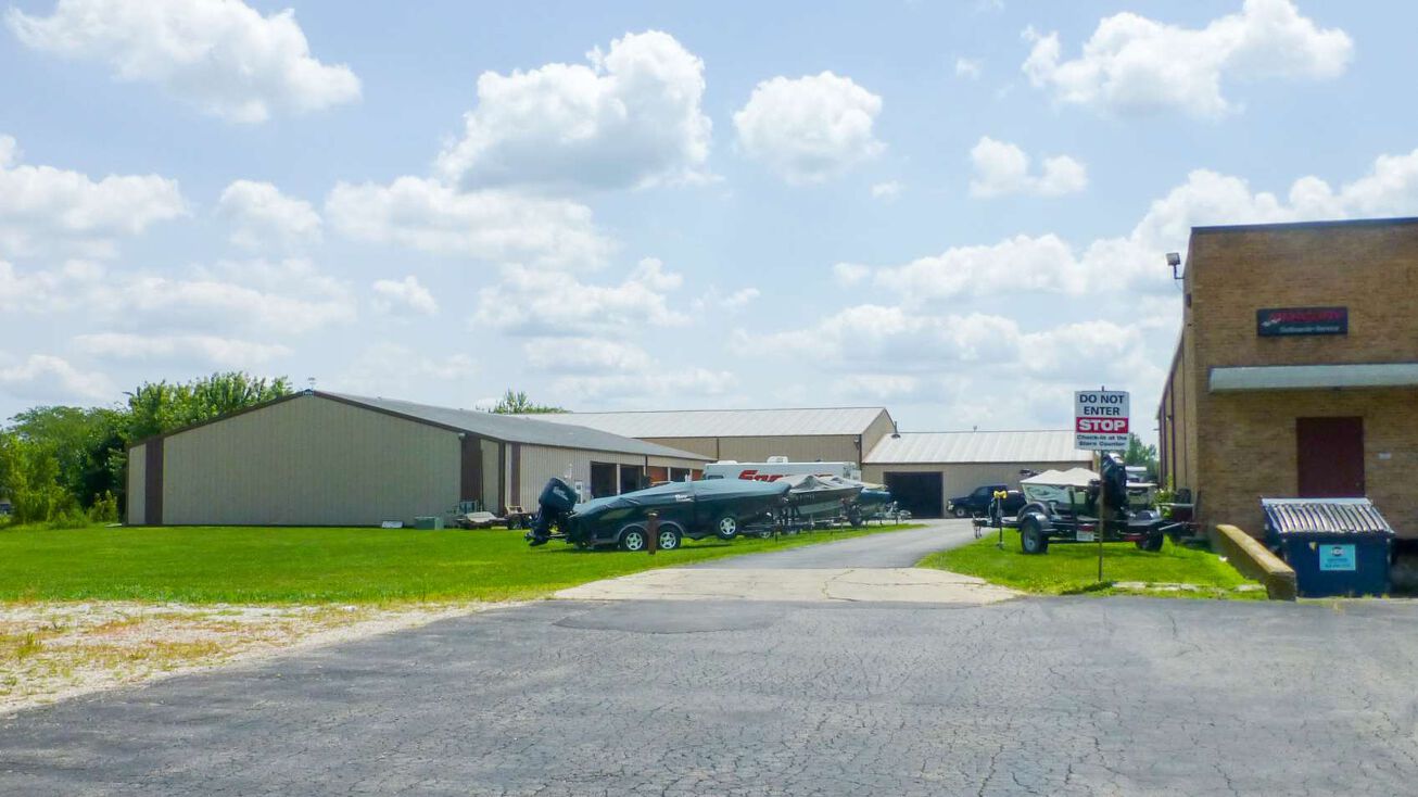 Pictures of Retail, Office, Industrial property located at 879 Bedford Rd, Morris, IL 60450 for sales - image #1