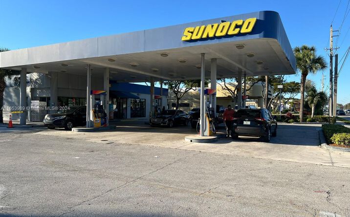 Pictures of Retail property located at 1700 UNIVERSITY DR, Pembroke Pines, FL 33024 for sales - image #1