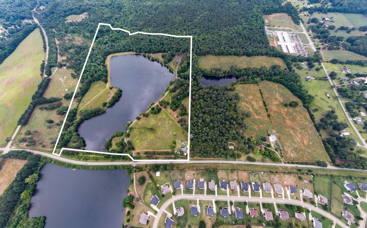 Pictures of Hospitality, Multifamily property located at 1209 Iris Lake Rd, McDonough, GA 30252 for sales - image #1