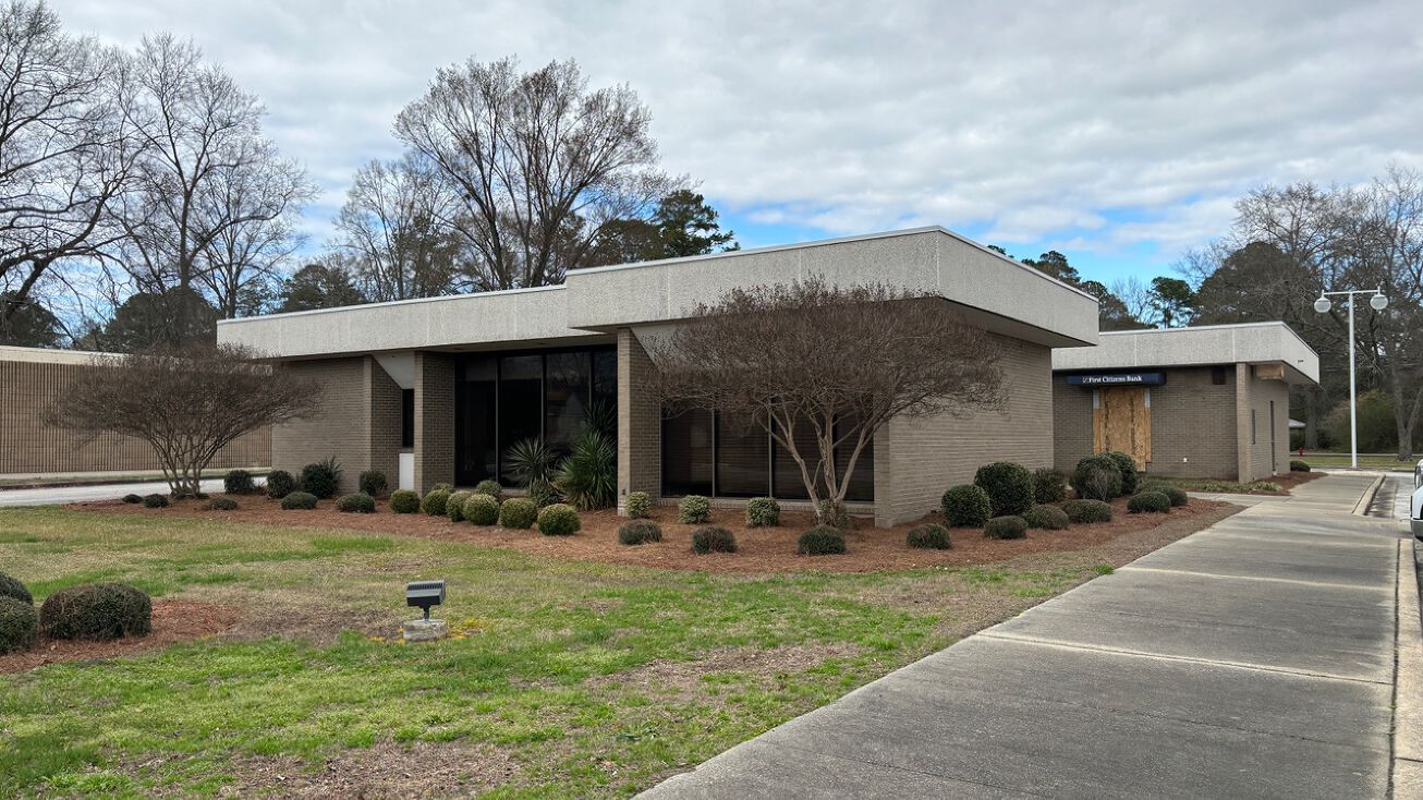 469 Queen St, Grifton, NC 28530