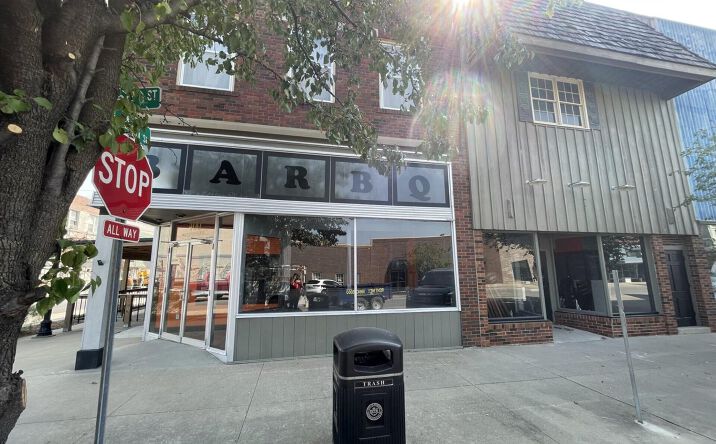 Pictures of Retail property located at 400 W Reed St, Moberly, MO 65270 for sales - image #1