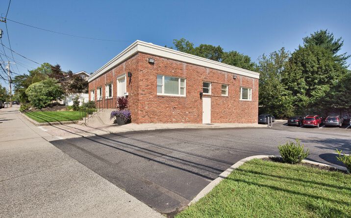 Pictures of Office, Retail property located at 121 Pulaski Rd, Kings Park, NY 11754 for sales - image #1