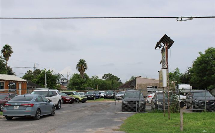 Pictures of Retail, Office property located at 1700 Amigo Avenue, Alamo, TX 78516 for sales - image #1
