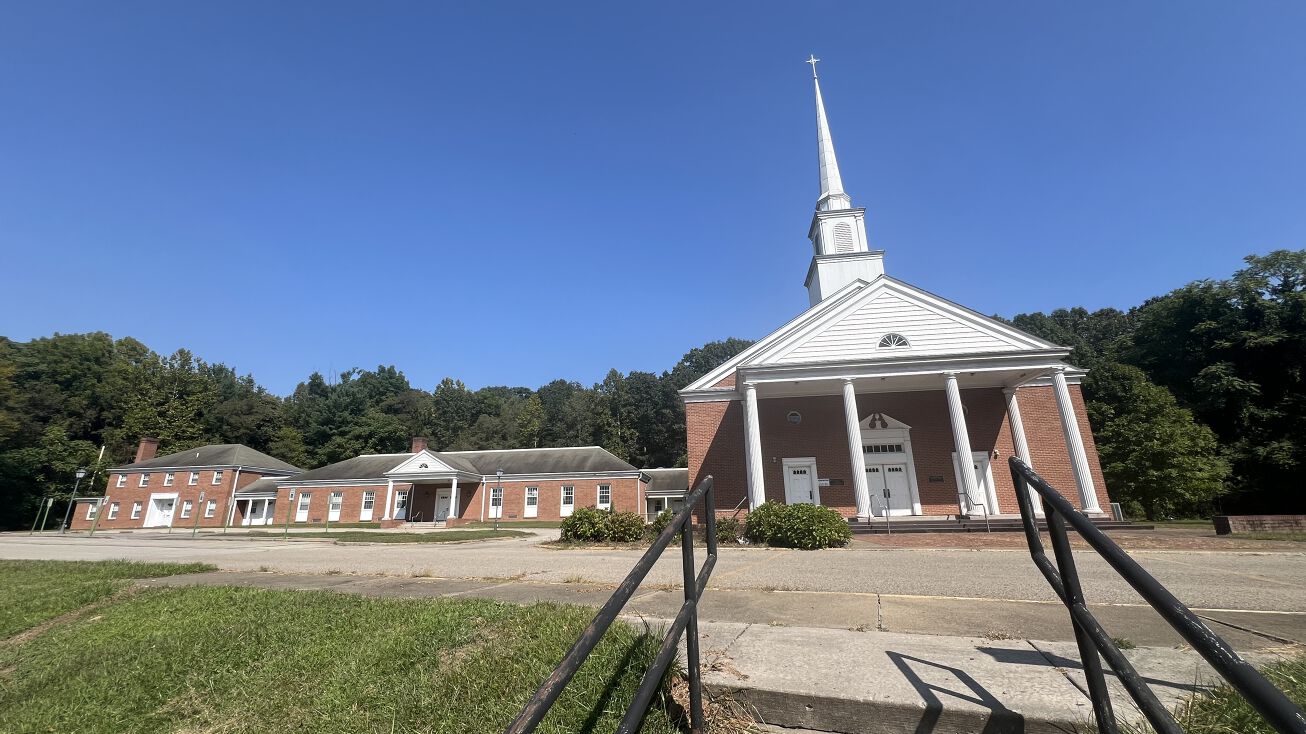 1 Lucymont Dr, New Castle, PA 16102