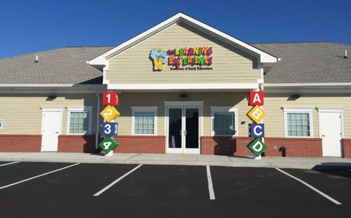 Pictures of Retail property located at 901 Main St, Farmingdale, NY 11735 for sales - image #1