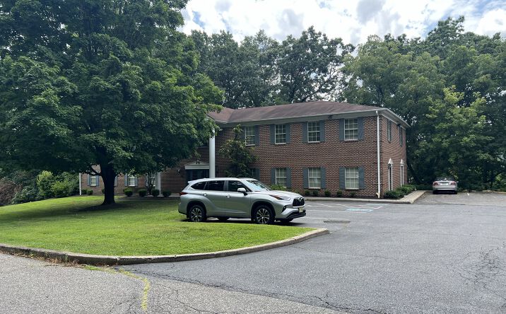 Pictures of Mixed Use, Office property located at 4 Manor Dr, Hampton, NJ 08827 for sales - image #1
