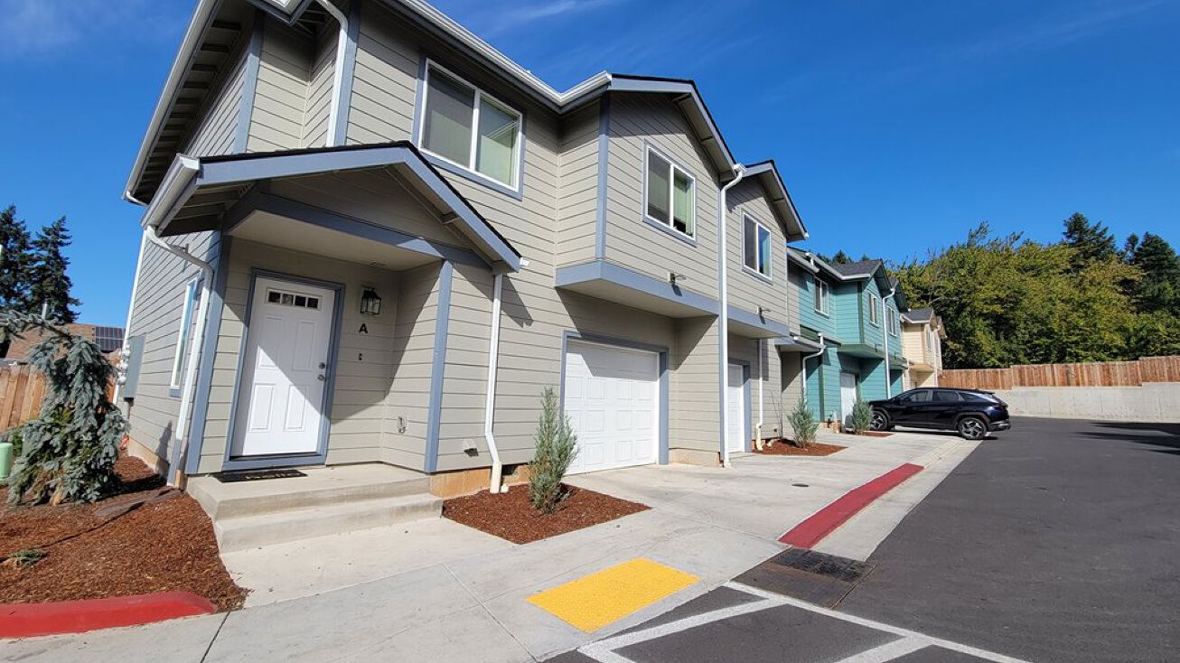 Pictures of Multifamily property located at 935-975 Arthur Ave, Cottage Grove, OR 97424 for sales - image #1
