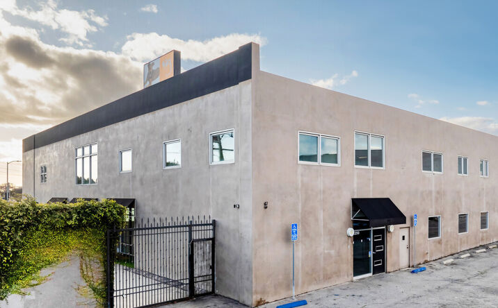 Pictures of Office property located at 2250 S Barrington Ave, Los Angeles, CA 90064 for sales - image #1