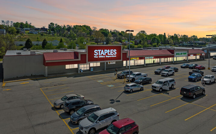 Pictures of Retail property located at 100 Tarentum Bridge Rd, New Kensington, PA 15068 for sales - image #1