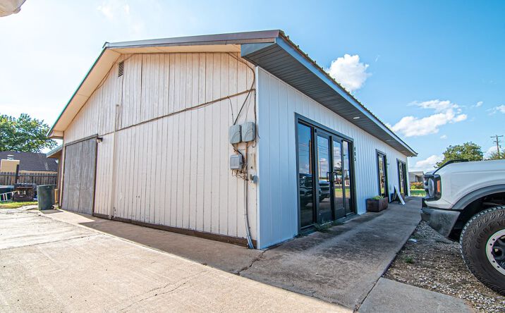 Pictures of Office, Retail property located at 407 Lamesa Hwy N, Stanton, TX 79782 for sales - image #1