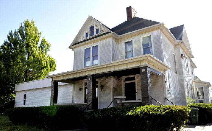 Pictures of Mixed Use, Office, Retail, Special Purpose property located at 208 N Park St, Streator, IL 61364 for sales - image #1