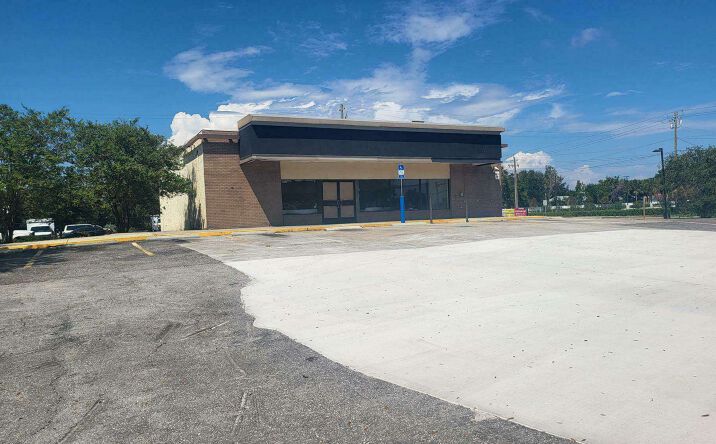 Pictures of Retail property located at 8604 Cortez Rd W, Bradenton, FL 34210 for sales - image #1