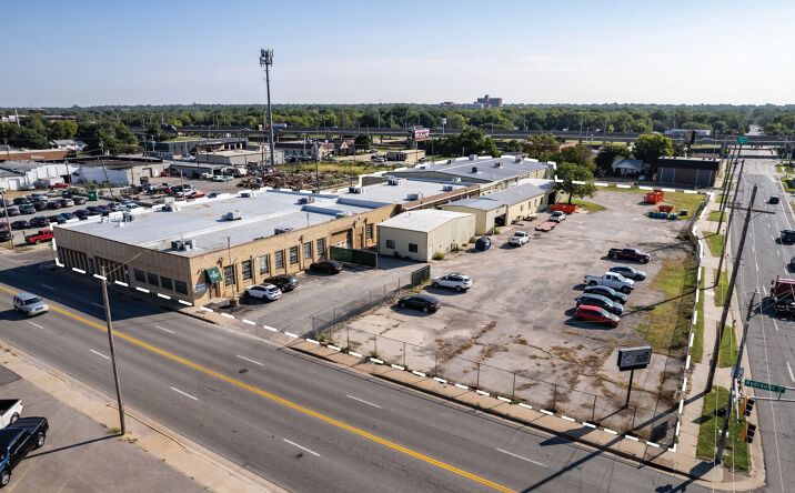 image of property at 222 N HYDRAULIC ST Wichita KS 67214-4218