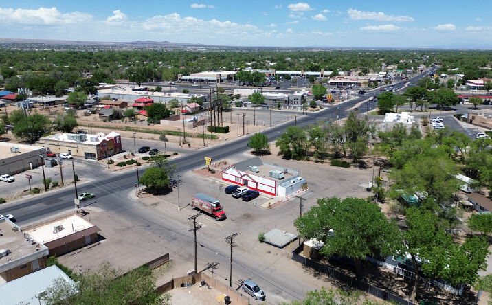 Pictures of Retail property located at 3550 Isleta Blvd SW, Albuquerque, NM 87105 for sales - image #1