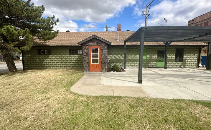 Pictures of Retail property located at 712 W 20th St, Joplin, MO 64804 for sales - image #1