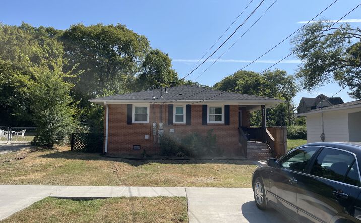 Pictures of Multifamily property located at 1006 Lee Dr NW, Huntsville, AL 35816 for sales - image #1