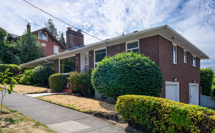 Pictures of Multifamily property located at 515 SE 62nd Ave, Portland, OR 97215 for sales - image #1