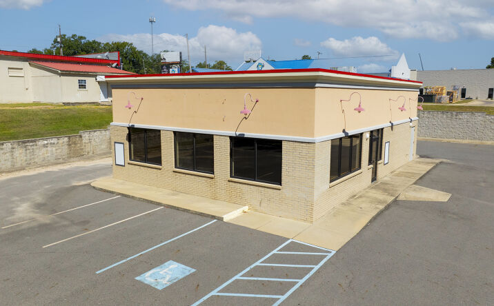 Pictures of Retail property located at 220 W 10th St, El Dorado, AR 71730 for sales - image #1