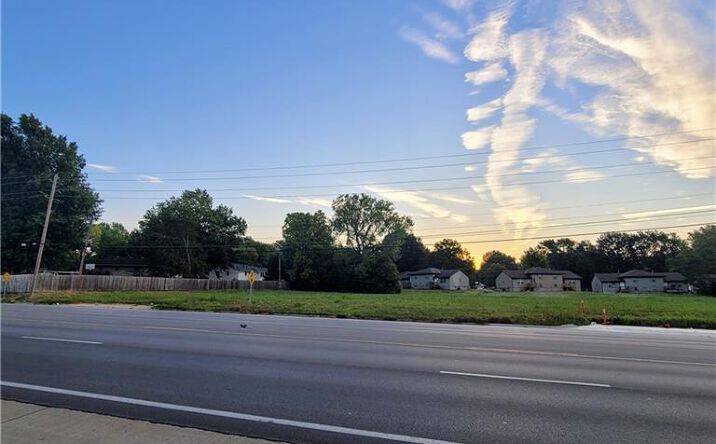 Pictures of Retail property located at 2168 NW Hwy 7, Blue Springs, MO 64015 for sales - image #1