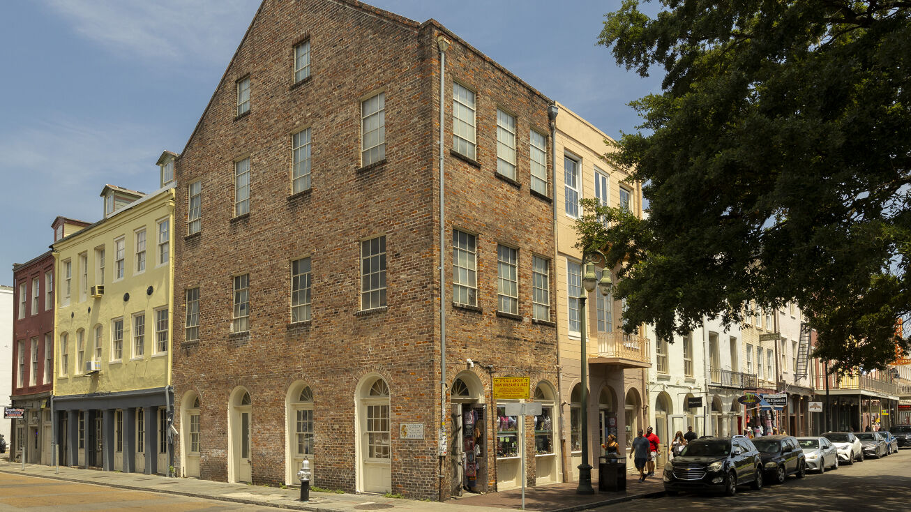 Pictures of Mixed Use, Multifamily, Office, Retail, Self Storage property located at 401 Decatur St, New Orleans, LA 70130 for sales - image #1