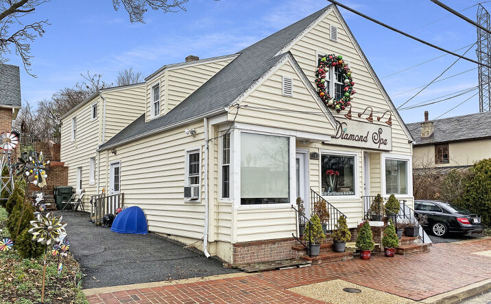 Pictures of Retail property located at 108 Church St NE, Vienna, VA 22180 for sales - image #1