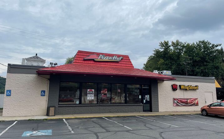 Pictures of Retail property located at 556 Main St, Wellsville, OH 43968 for sales - image #1