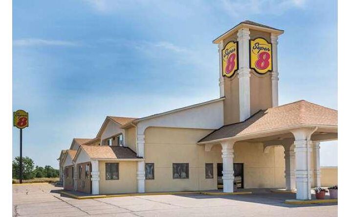 Pictures of Hospitality property located at 104 E River Rd, Lexington, NE 68850 for sales - image #1