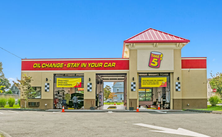 Pictures of Retail property located at 1683 Barnum Ave, Stratford, CT 06614 for sales - image #1