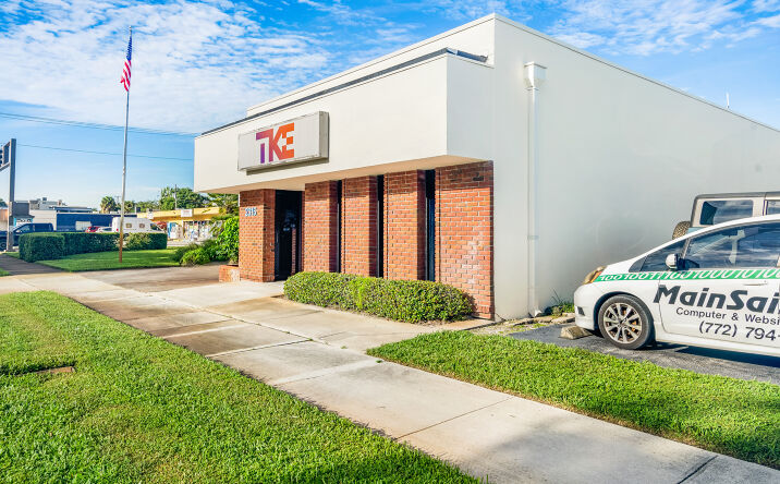 Pictures of Mixed Use, Office property located at 2315 14th Ave, Vero Beach, FL 32960 for sales - image #1