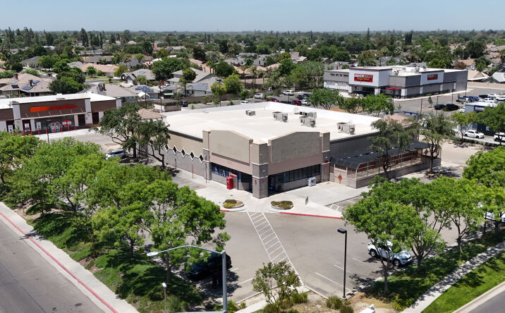 Pictures of Retail property located at 2500 N 10th Ave, Hanford, CA 93230 for sales - image #1