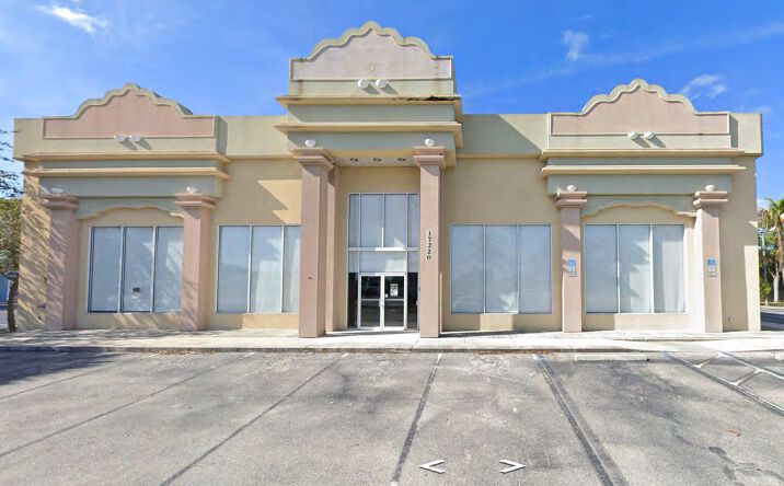 Pictures of Retail property located at 17220 San Carlos Blvd, Fort Myers Beach, FL 33931 for sales - image #1