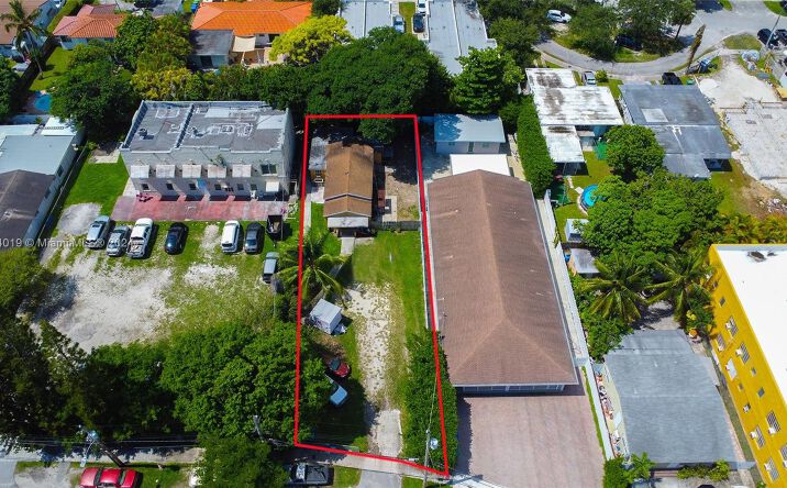 Pictures of Multifamily property located at 460 NW 23rd Ct, Miami, FL 33125 for sales - image #1