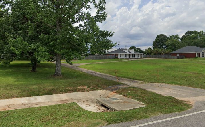 Pictures of Land property located at 2390 Mcfarland Rd,2400 Mcfarland Rd, Mobile, AL 36619 for sales - image #1