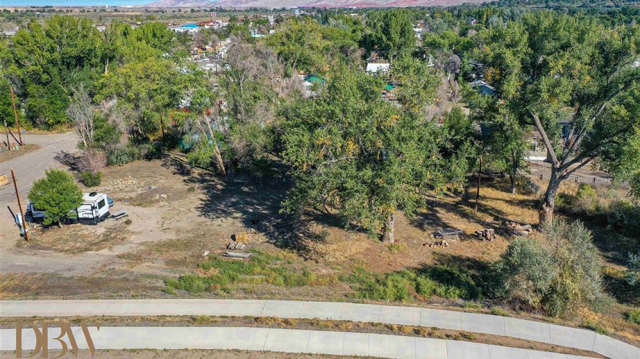 830 S 5th St, Greybull, WY 82426