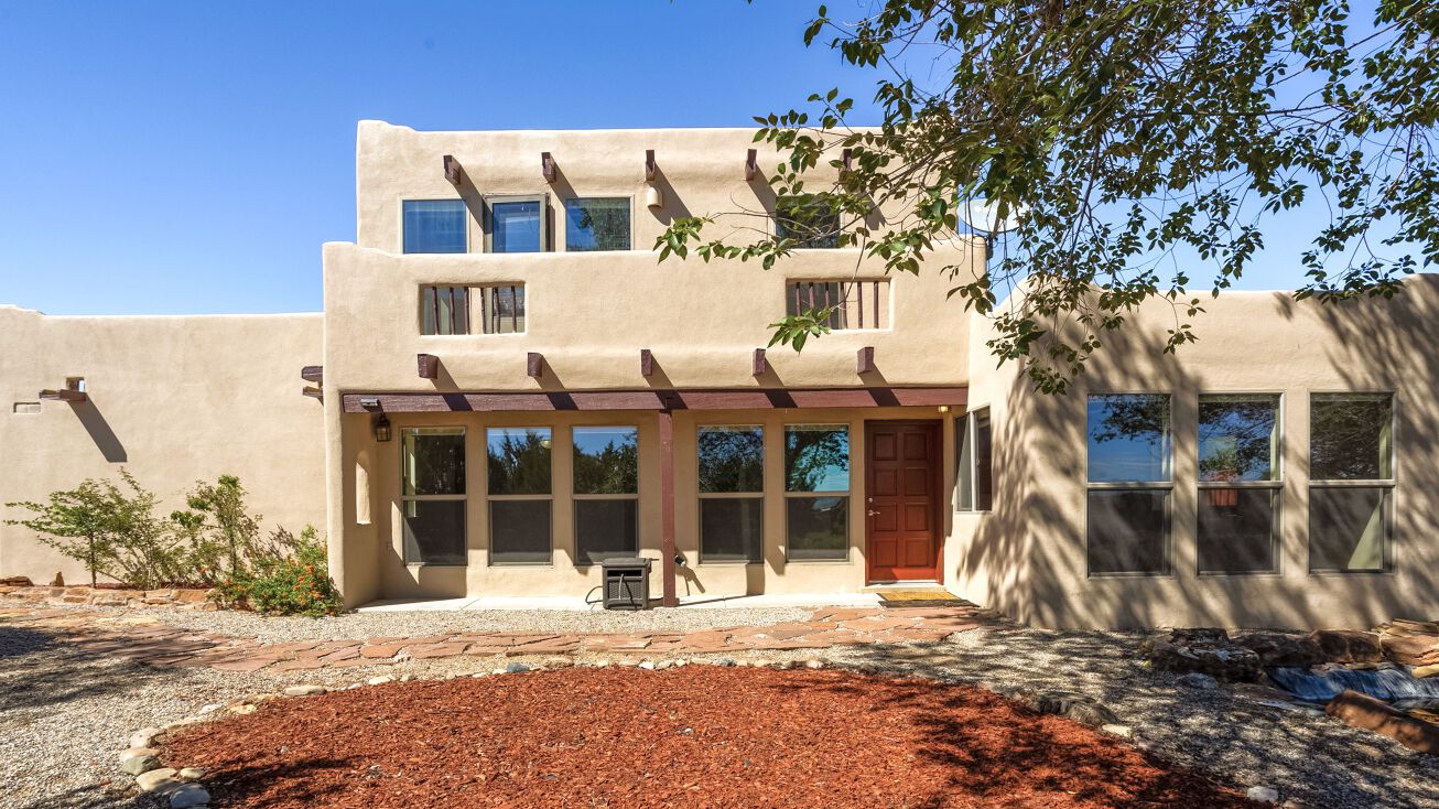 7 Casa Del Oro Ln, Santa Fe, NM 87508