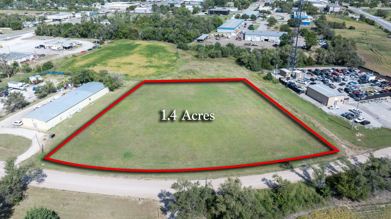 S Broadway Ave and E Emmett Avenue, Haysville, KS 67060