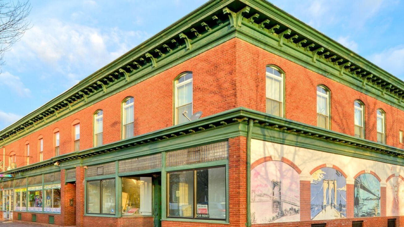 41 Main St, Florence, NJ 08554