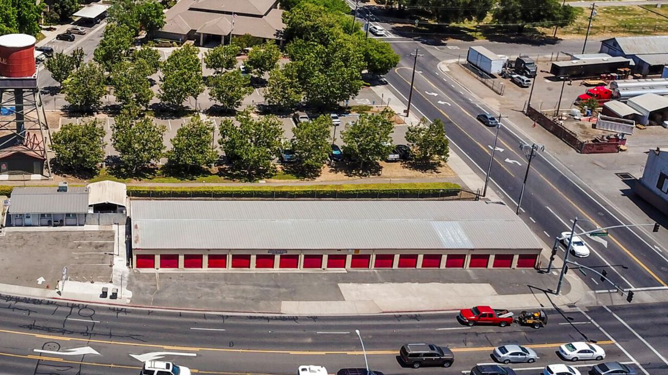 605 N Yosemite Ave, Oakdale, CA 95361