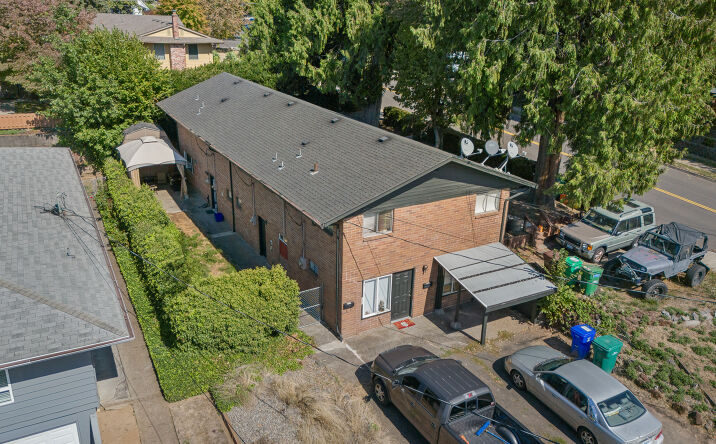 Pictures of Multifamily property located at 11067 SE 42nd Ave, Milwaukie, OR 97222 for sales - image #1