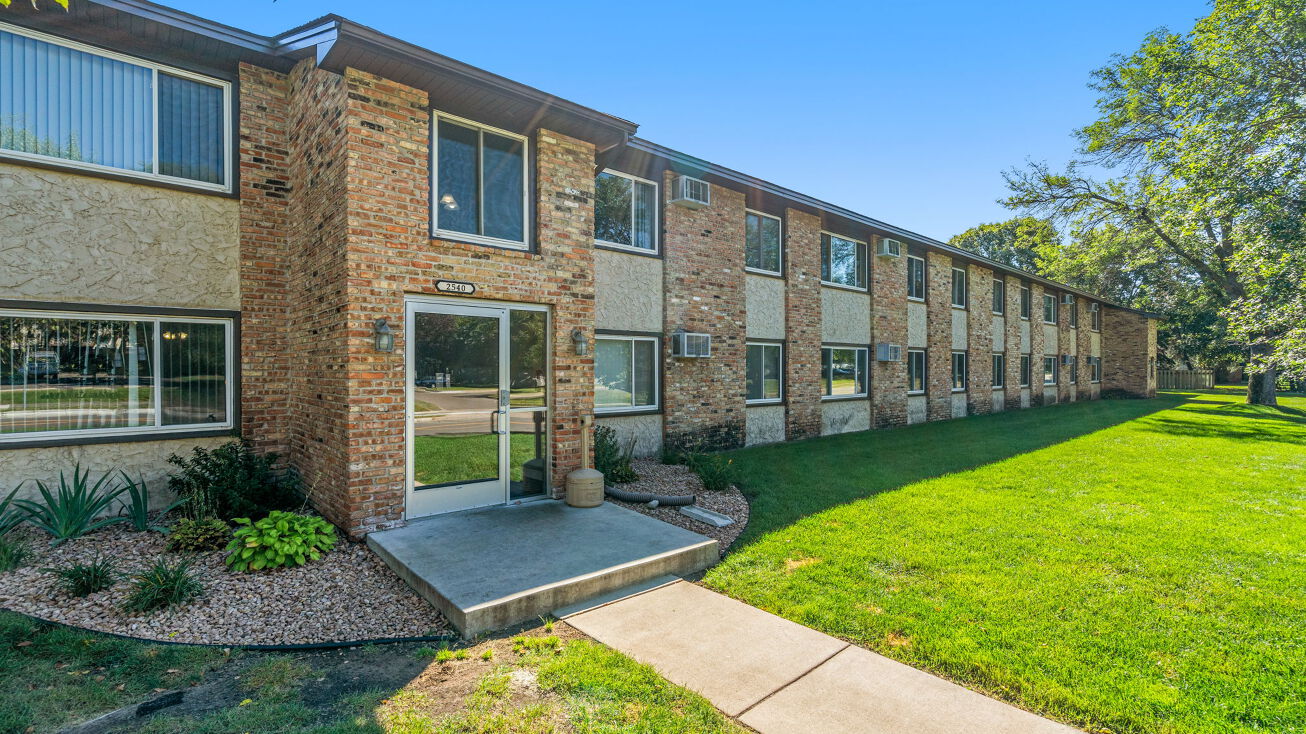 2540 Fairoak Ave, Anoka, MN 55303