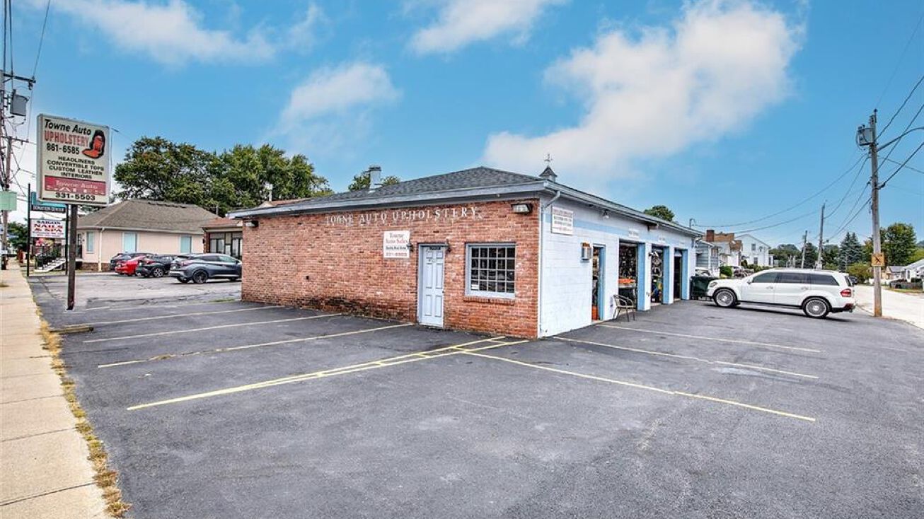 627 Killingly Street, Johnston, RI 02919