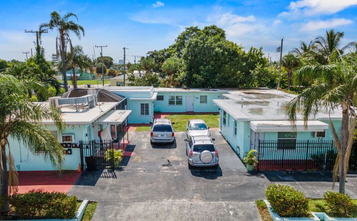Pictures of Mixed Use, Multifamily property located at 127 W Blue Heron Blvd, Riviera Beach, FL 33404 for sales - image #1