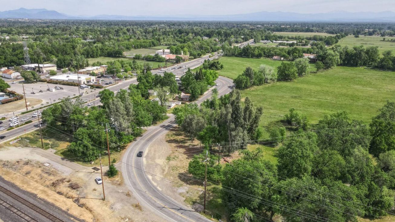 6011 Eastside Rd, Redding, CA 96001