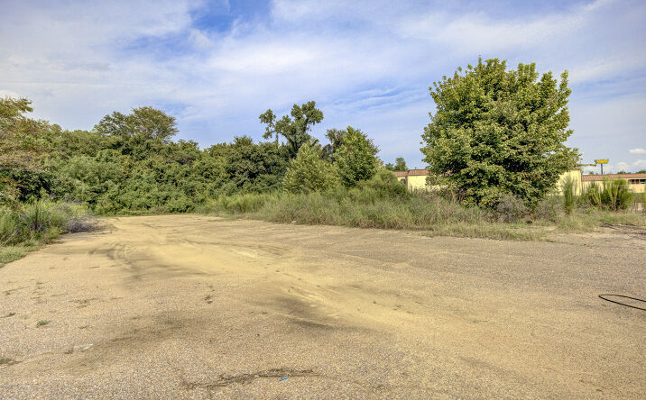 Pictures of Land property located at 3955 Clay St, Vicksburg, MS 39183 for sales - image #1