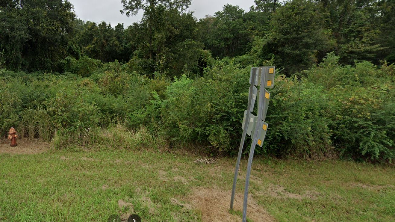 Pictures of Land property located at 0 Airport Blvd, Mobile, AL 36608 for sales - image #1