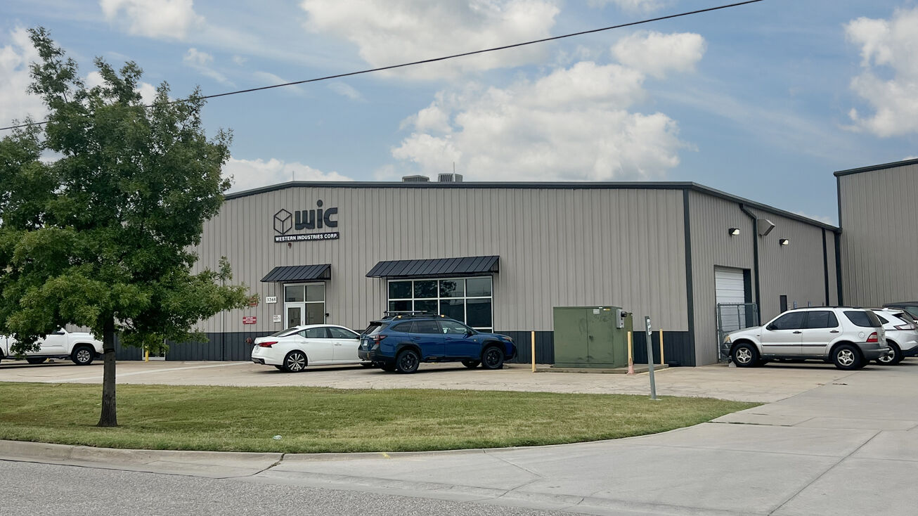 3268 S Hoover Rd, Wichita, KS 67215