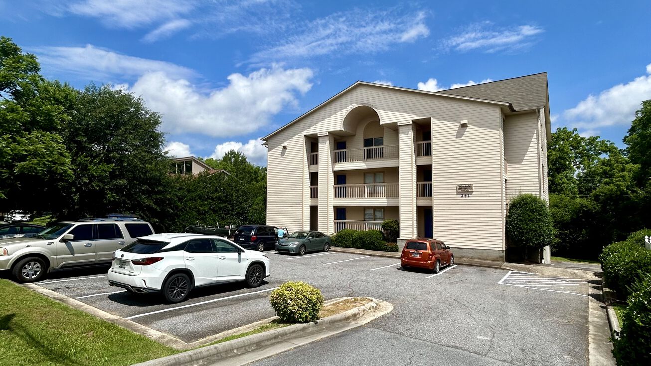 241 16th Ave NE, Hickory, NC 28601