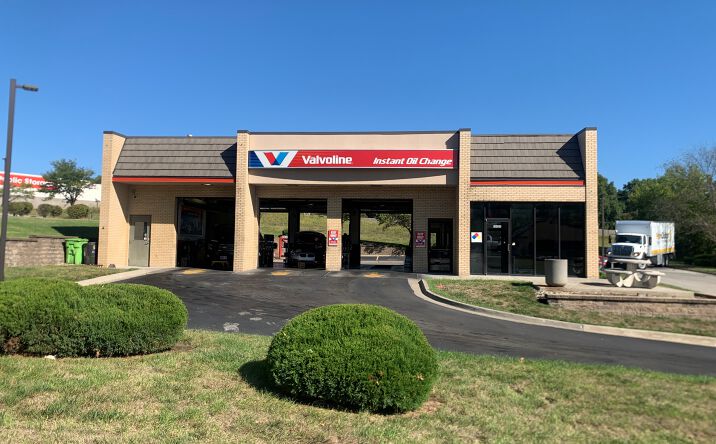 Pictures of Retail property located at 14450 E US Hwy 40, Kansas City, MO 64136 for sales - image #1